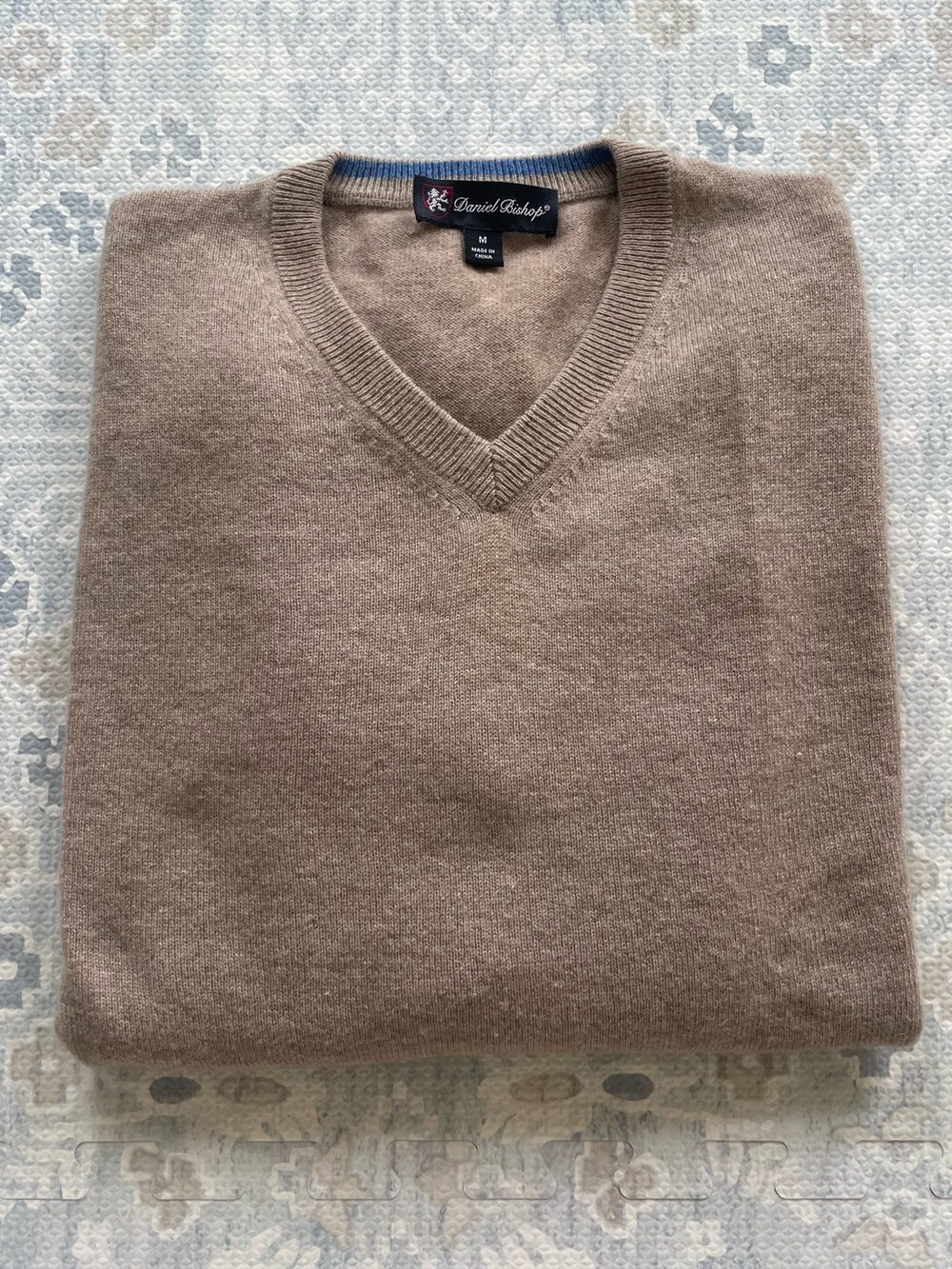 Daniel Bishop Men's V‑Neck Cashmere Sweater in Light Brown Size Medium